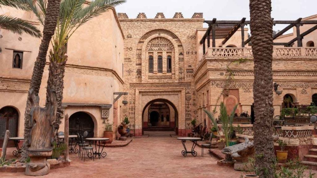 « On vit mieux ici qu’en France avec une mini-retraite »  voici la ville africaine où les retraités français s’installent chaque année